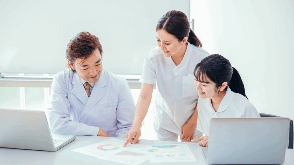 医師とスタッフ