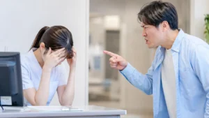 ペイシャルハラスメントを受けるクリニックの看護師